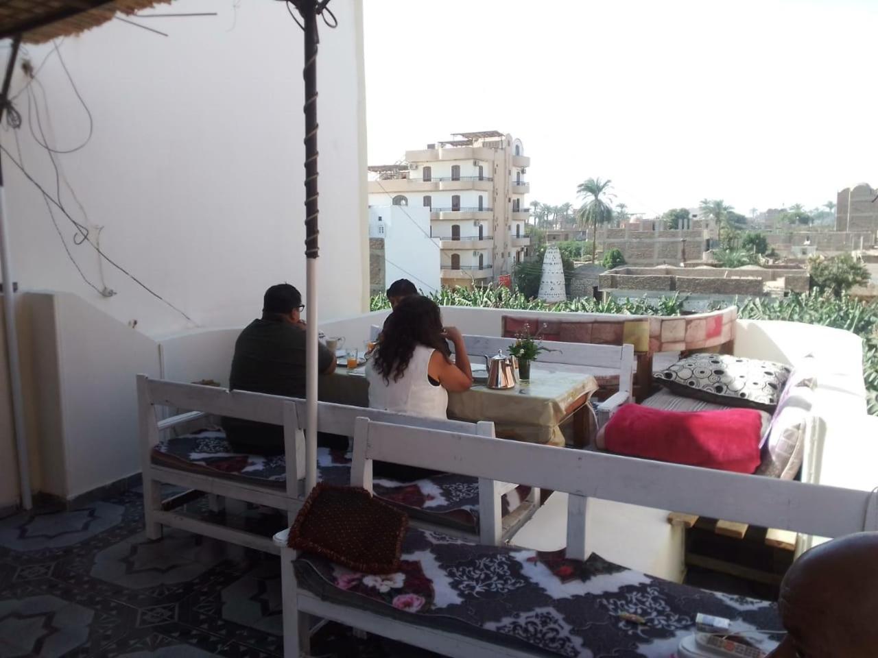 One Love Guesthouse & Restaurant Luxor Exterior foto